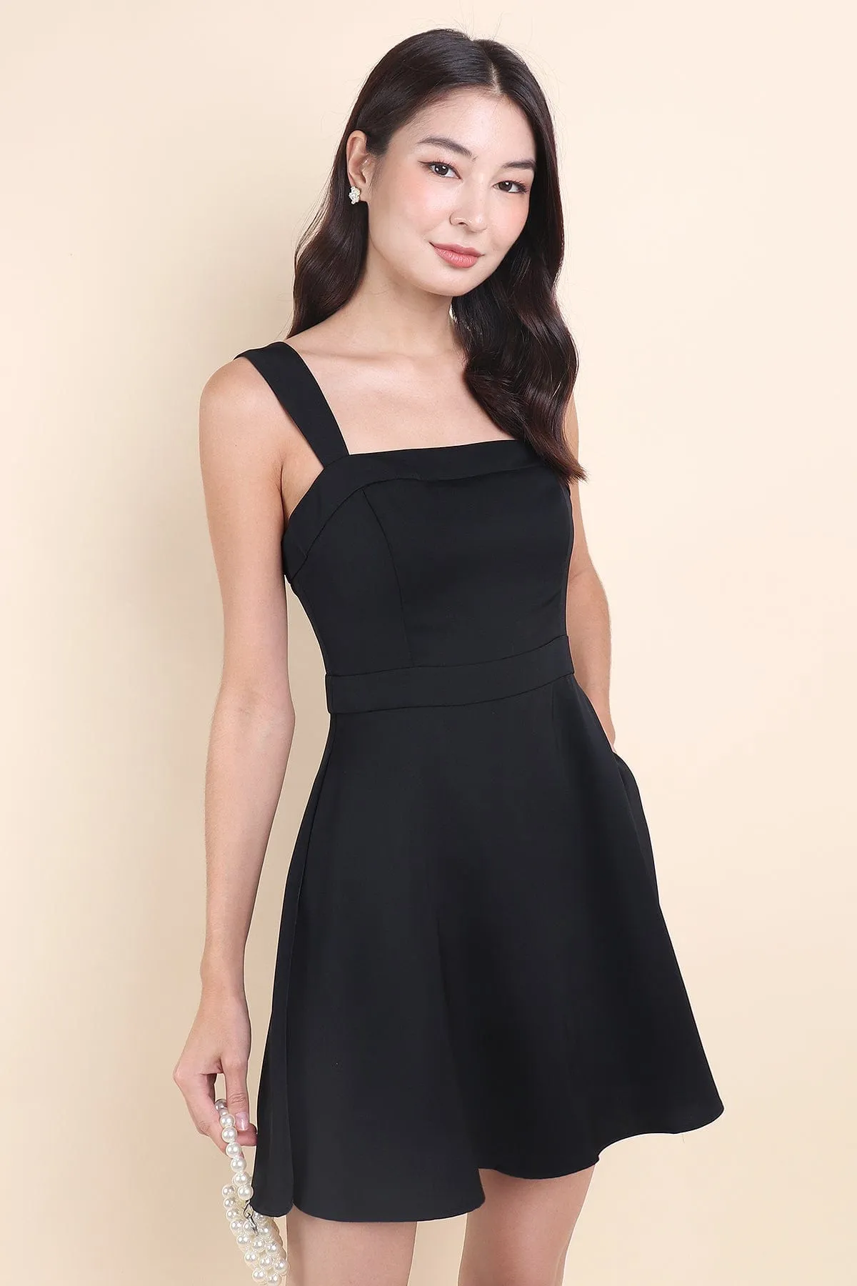 CESI BOW DETAIL MINI DRESS IN BLACK