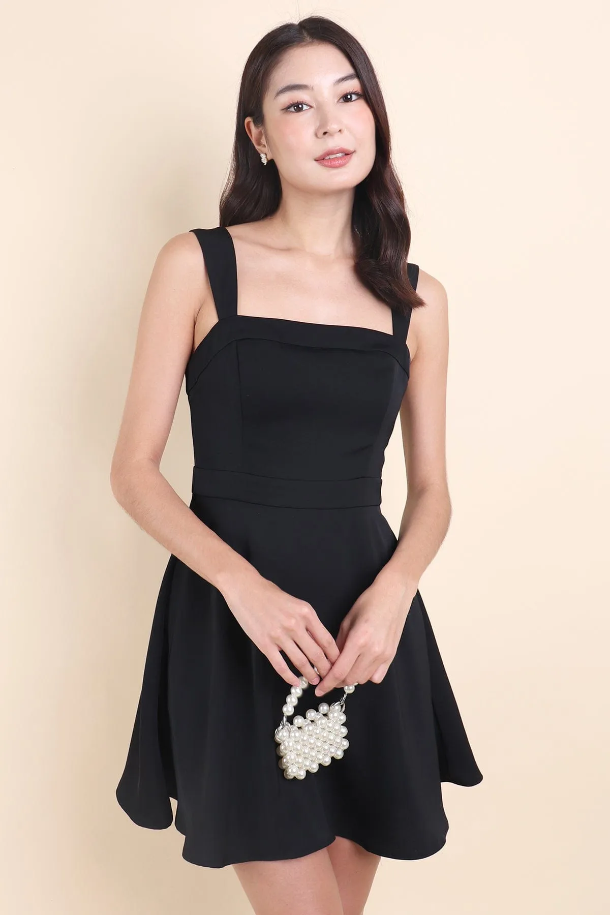 CESI BOW DETAIL MINI DRESS IN BLACK