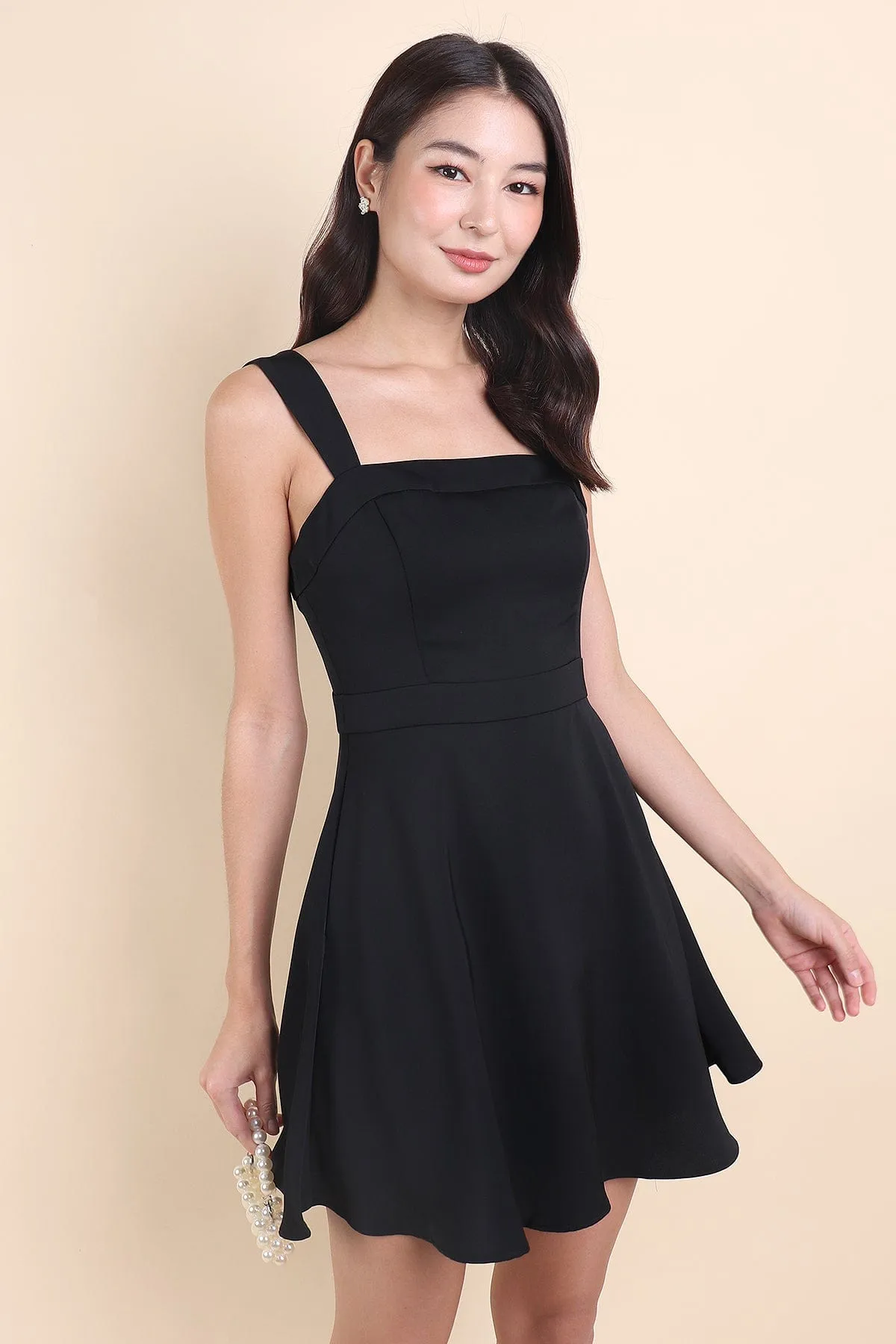 CESI BOW DETAIL MINI DRESS IN BLACK