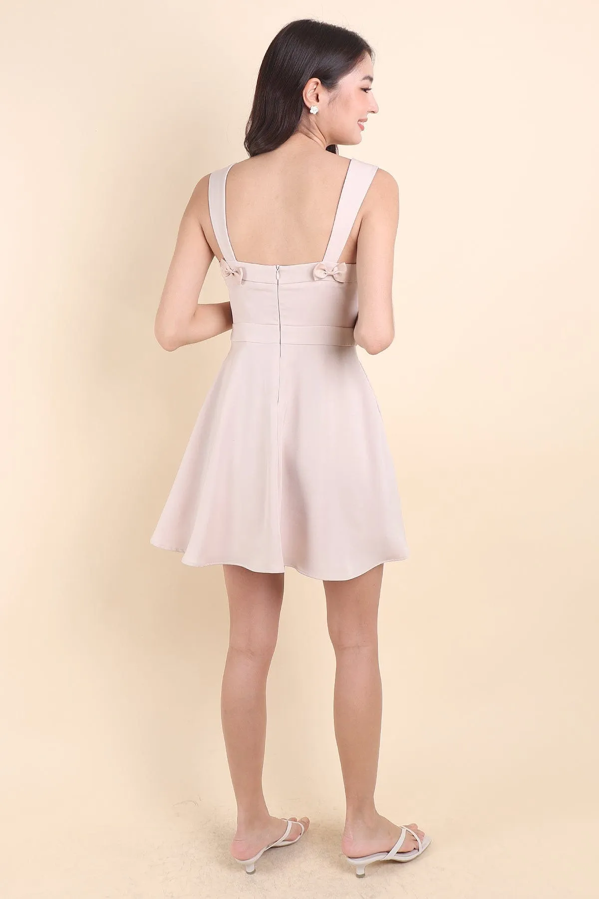 CESI BOW DETAIL MINI DRESS IN PINK BEIGE