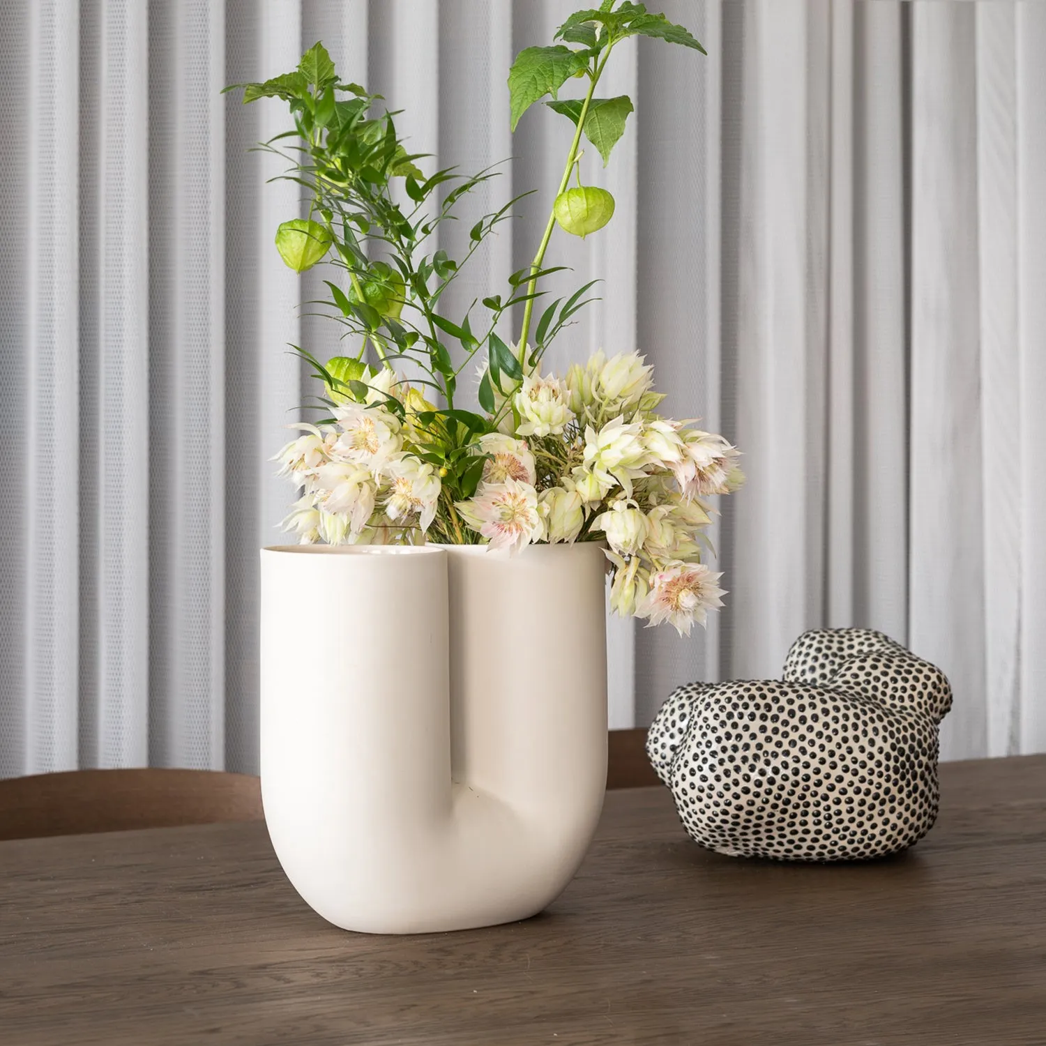 muuto | kink vase | sand