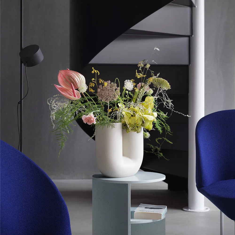 muuto | kink vase | sand